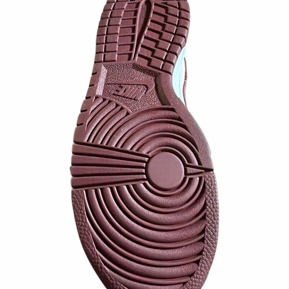 NWT Nike Dunk Low GS Dark Team Red Echo Pink Sneakers 7Y / Women’s 8.5 - Picture 3 of 5